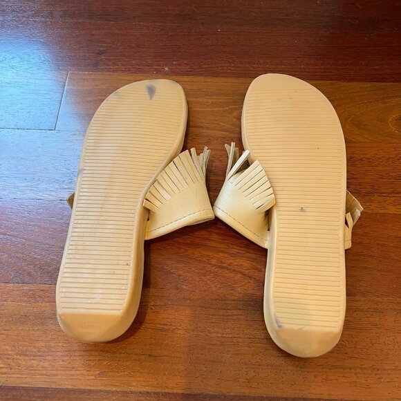 Fringe Suede Sandal Fawn Color, Great condition, Size 10 M - Picture 4 of 4
